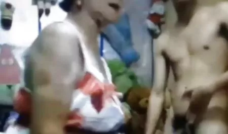 Vollbusige pornofilme kostenlos hd Handjob ihre Muschi