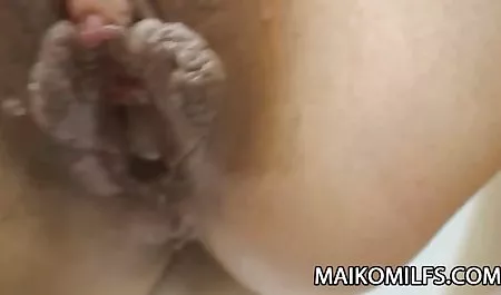 Fake uk Agent Blondinen Orgasmen von harten Finger schlug auf der sexfim hd Couch