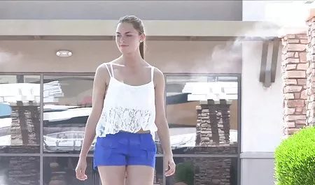 Heiße Studentin Cleo kommt auf einem sexfilme gratis in hd Boot!