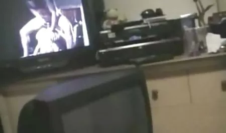 Amateur Girl gibt ihm einen Striptease und dann einen hd sex filme Blowjob mit Creampie