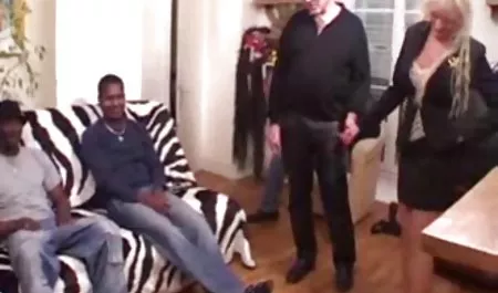 Ihre junge Muschi wird von einem alten hd pornofilme kostenlos Mann gefickt und bekommt auf Titten junge Pornos abgespritzt